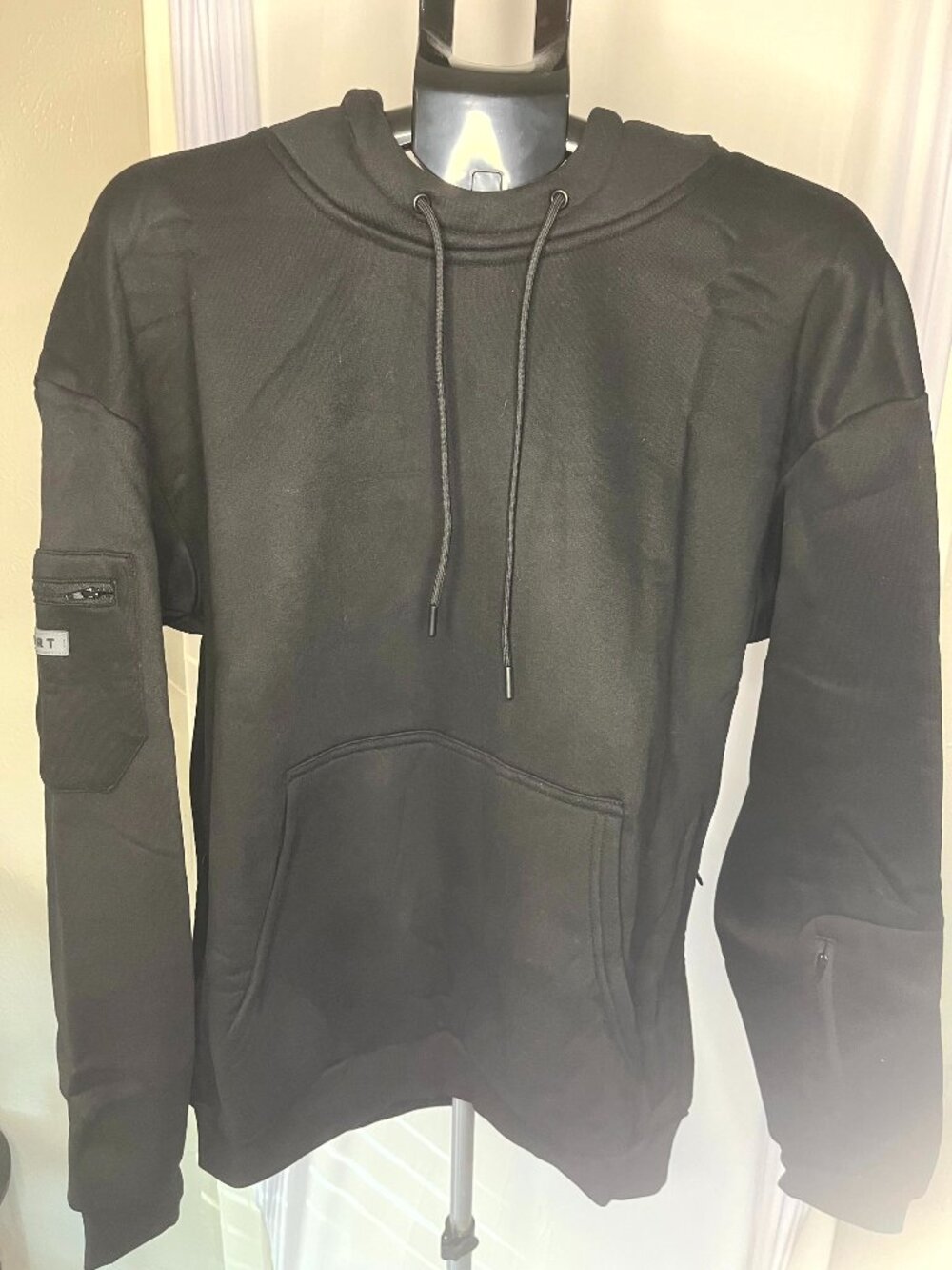 Comfrt Airplane Mode Travel Hoodie Built-In Eye Mask Obsidian Medium NWT
